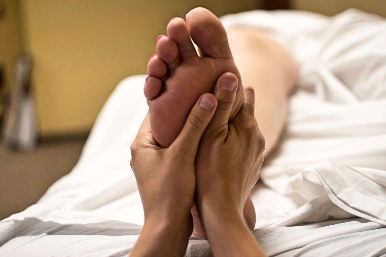 royal massage treatments - foot massage